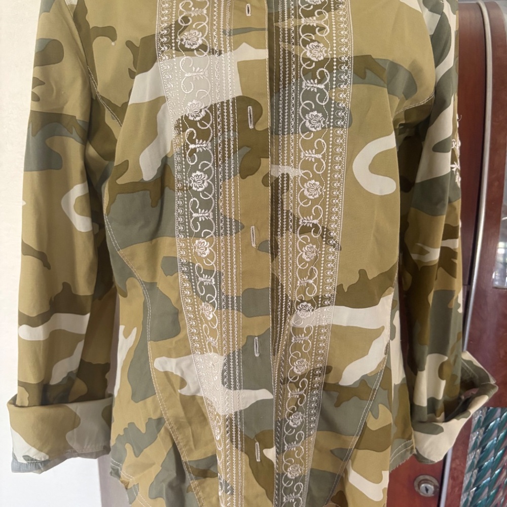 Johnny Was 3J Camo Button Down Shirt Size M - Picture 2 of 7